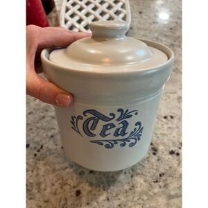 Pfaltzgraff Yorktowne Tea Canister 1 Qt 509 Vintage Blue Floral Stoneware Jar